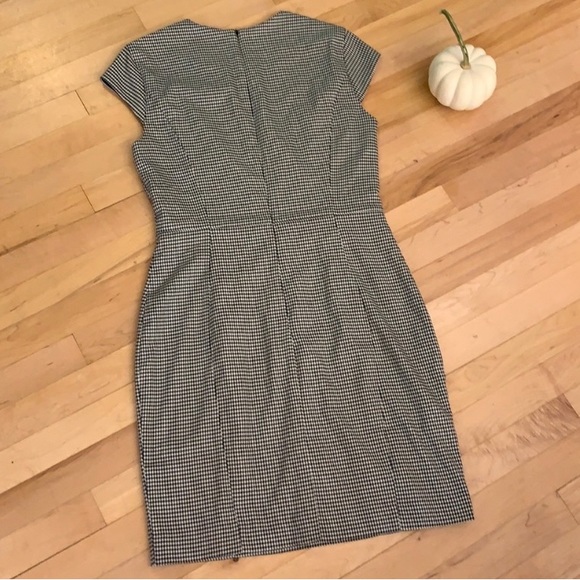 H&M Black and White Houndstooth Print Cap Sleeve Dress - Picture 3 of 9